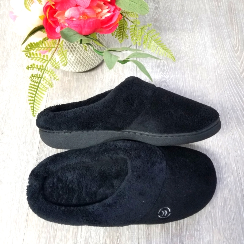 🎉HP🎉 Isotoner slippers